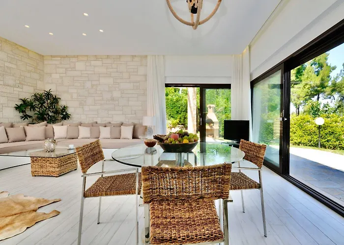 The Sani Jewels, Nafsika Villa